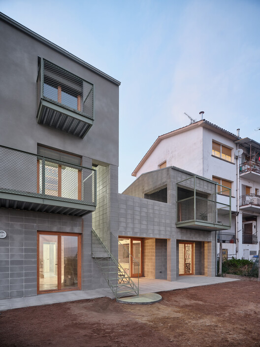 A Casa da Figueira / Comas-Pont arquitectes A Casa da Figueira / Comas-Pont arquitectes - Fotografia de Exterior, Balcão, Concreto