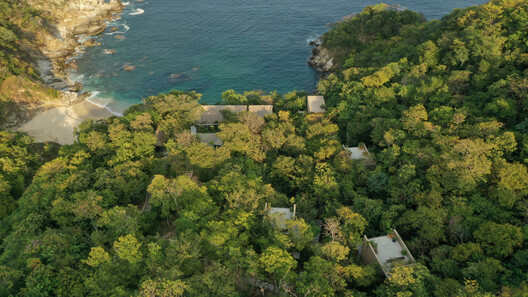 Casa Yuu' Kee' / em-estudio Casa Yuu' Kee' / em-estudio - Fotografía exterior, Borde costero, Bosque, Costa