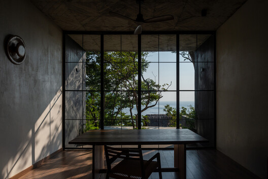 Casa Yuu' Kee' / em-estudio Casa Yuu' Kee' / em-estudio - Fotografía interior, Madera, Vidrio, Sillas