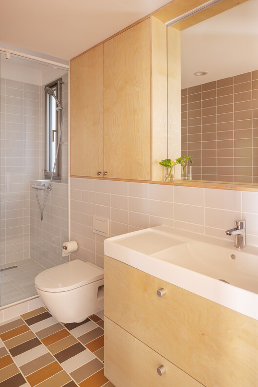 Hostafrancs House / Parramon + Tahull Arquitectes - Interior Photography, Bathroom, Wood, Sink, Toilet
