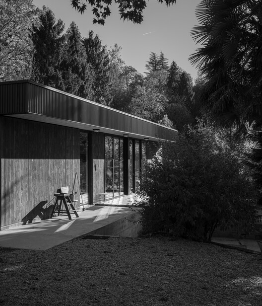 An unfinished domestic device as a threshold between interior and landscape / EX. An unfinished domestic device as a threshold between interior and landscape / EX. - Exterior Photography, Wood