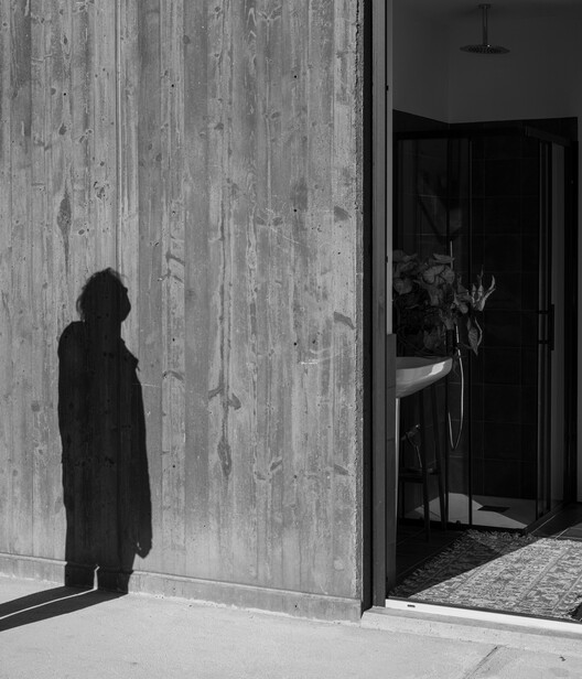An unfinished domestic device as a threshold between interior and landscape / EX. An unfinished domestic device as a threshold between interior and landscape / EX. - Interior Photography, Wood, Concrete