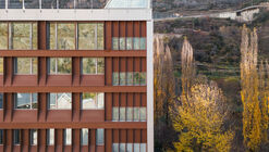 Mixed-Use Office, Warehouse and Parking Building / KF arquitectes
