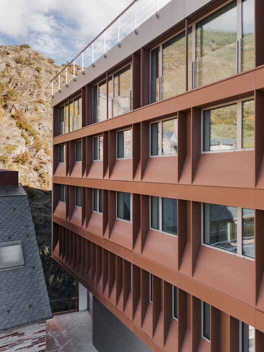 Edifício de Uso Misto de Escritórios, Depósito e Estacionamento / KF arquitectes Edifício de Uso Misto de Escritórios, Depósito e Estacionamento / KF arquitectes - Fotografia de Interiores, Balcão