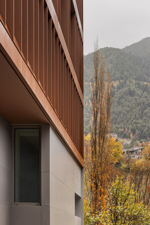 Edifício de Uso Misto de Escritórios, Depósito e Estacionamento / KF arquitectes Edifício de Uso Misto de Escritórios, Depósito e Estacionamento / KF arquitectes - Fotografia de Interiores
