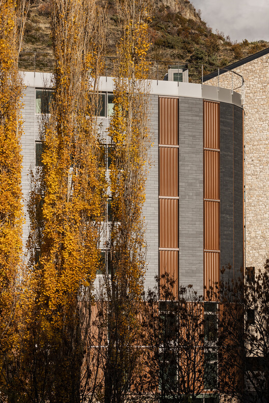 Edifício de Uso Misto de Escritórios, Depósito e Estacionamento / KF arquitectes Edifício de Uso Misto de Escritórios, Depósito e Estacionamento / KF arquitectes - Imagem 15 de 28