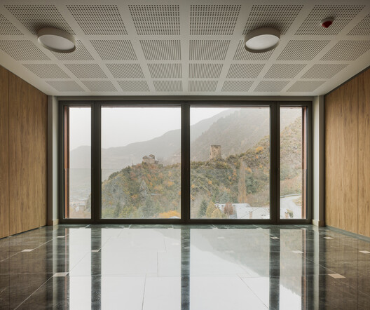 Edifício de Uso Misto de Escritórios, Depósito e Estacionamento / KF arquitectes Edifício de Uso Misto de Escritórios, Depósito e Estacionamento / KF arquitectes - Fotografia de Interiores