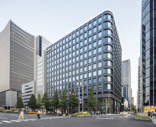 Edificio de oficinas Yaesu Daibiru / Nikken Sekkei - Fotografía exterior