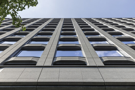 Edificio de oficinas Yaesu Daibiru / Nikken Sekkei - Fotografía exterior, Vidrio