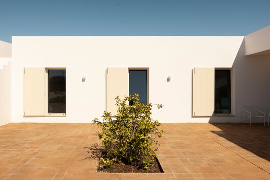 Casa em Pouca Farinha / Ana Teresa Niza + Ana Rita Marques Casa em Pouca Farinha / Ana Teresa Niza + Ana Rita Marques - Exterior Photography