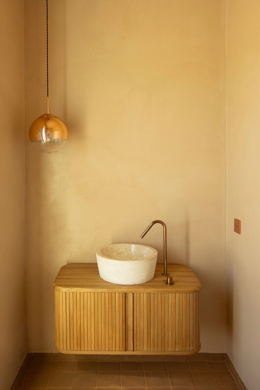 Casa em Pouca Farinha / Ana Teresa Niza + Ana Rita Marques Casa em Pouca Farinha / Ana Teresa Niza + Ana Rita Marques - Interior Photography, Bathroom, Sink