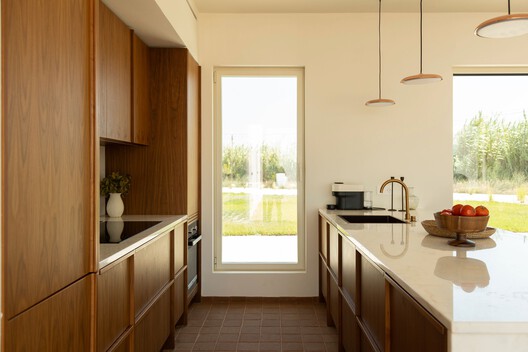 Casa em Pouca Farinha / Ana Teresa Niza + Ana Rita Marques Casa em Pouca Farinha / Ana Teresa Niza + Ana Rita Marques - Interior Photography, Kitchen, Wood, Countertop