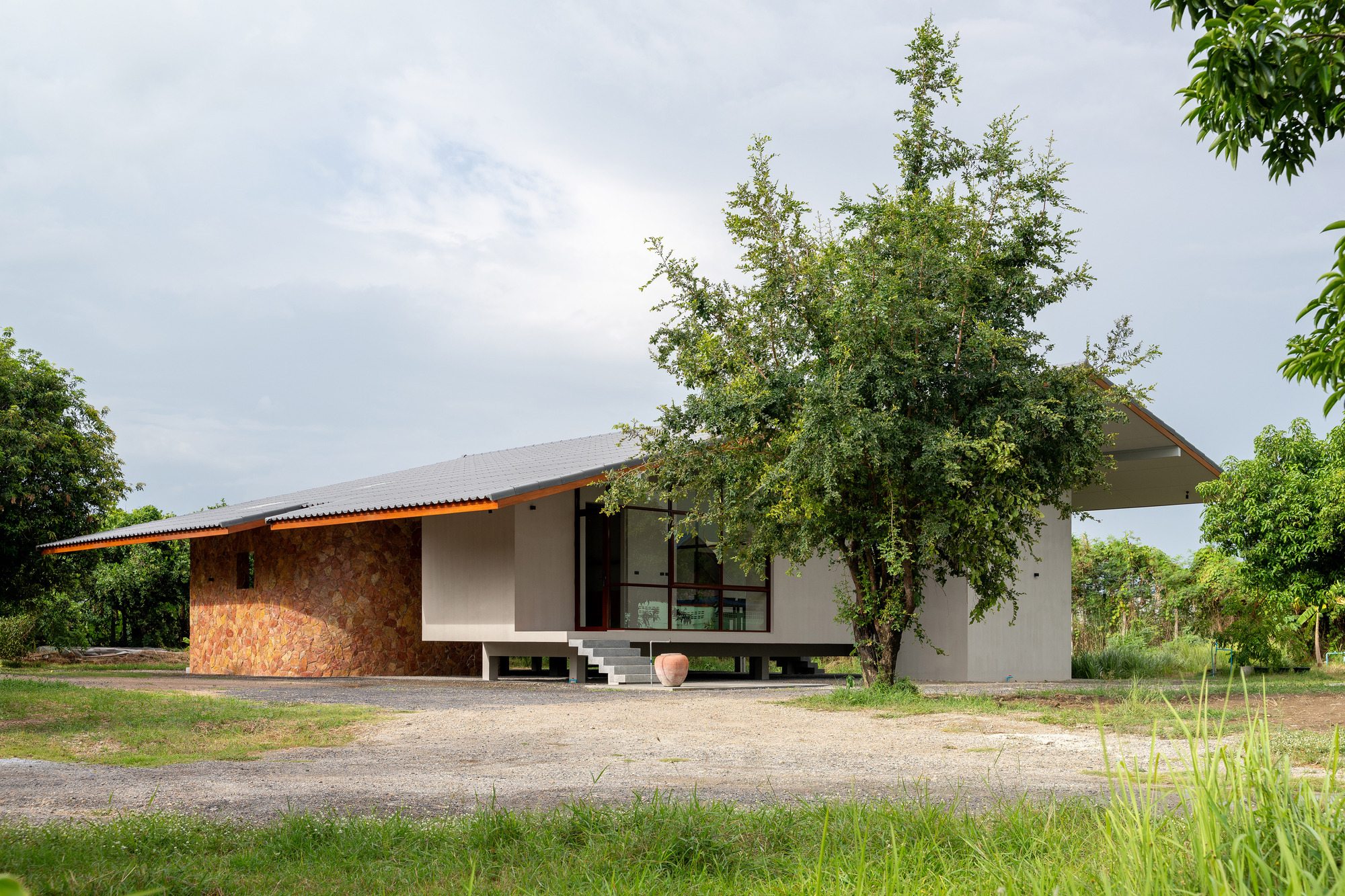 Casa Baan Rim Bua / VYN Studio