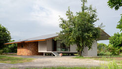 Baan Rim Bua House / VYN Studio