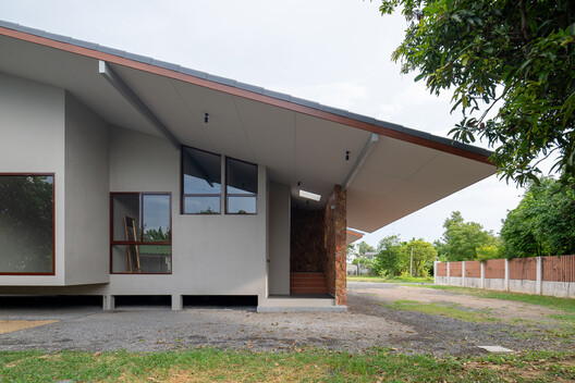 Baan Rim Bua House / VYN Studio Baan Rim Bua House / VYN Studio - Fotografia de Exterior