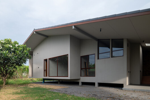 Baan Rim Bua House / VYN Studio Baan Rim Bua House / VYN Studio - Fotografia de Exterior, Concreto