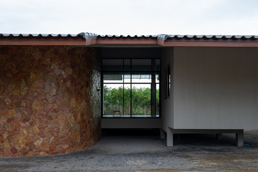 Baan Rim Bua House / VYN Studio Baan Rim Bua House / VYN Studio - Fotografia de Exterior