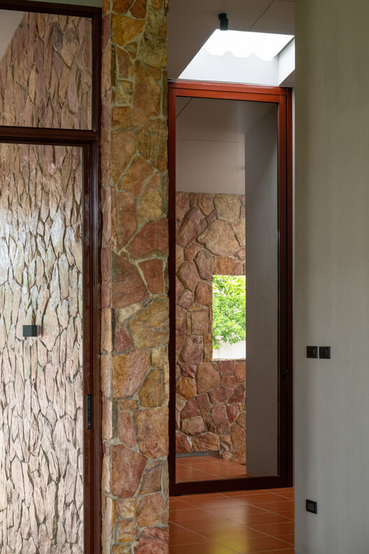 Baan Rim Bua House / VYN Studio Baan Rim Bua House / VYN Studio - Imagem 18 de 19