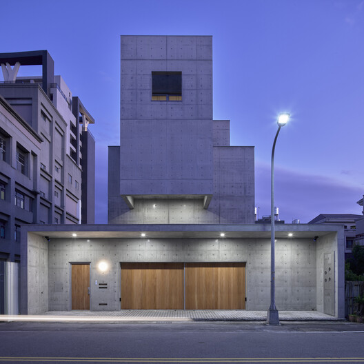 Fengyuan Residence / Mao, Shen-Chiang Architecture Studio Fengyuan Residence / Mao, Shen-Chiang Architecture Studio - Exterior Photography, Concrete