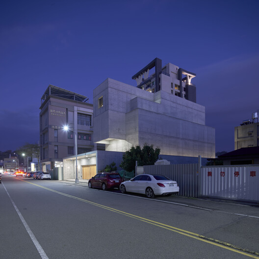 Fengyuan Residence / Mao, Shen-Chiang Architecture Studio Fengyuan Residence / Mao, Shen-Chiang Architecture Studio - Exterior Photography, Concrete