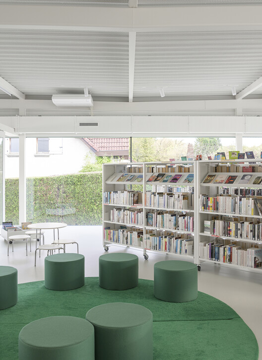 STATION-SERVICE / GENS STATION-SERVICE / GENS - Interior Photography, Shelving, Chair