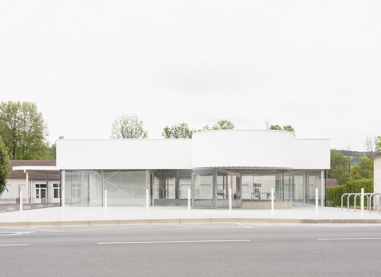 STATION-SERVICE / GENS - Image 7 of 14