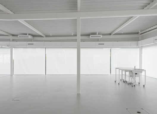 STATION-SERVICE / GENS STATION-SERVICE / GENS - Interior Photography, Glass, Beam