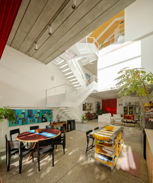 Casa Votupoca / ARKITITO Arquitetura Casa Votupoca / ARKITITO Arquitetura - Interior Photography, Dining room, Chair
