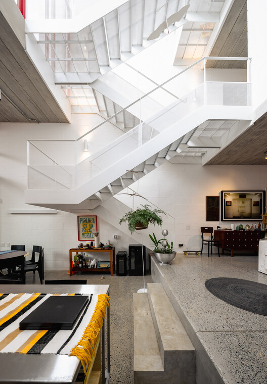 Casa Votupoca / ARKITITO Arquitetura Casa Votupoca / ARKITITO Arquitetura - Interior Photography, Wood, Stairs, Lighting, Chair