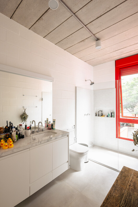 Casa Votupoca / ARKITITO Arquitetura Casa Votupoca / ARKITITO Arquitetura - Interior Photography, Sink, Countertop, Lighting, Bathroom
