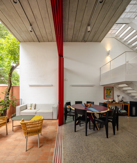 Casa Votupoca / ARKITITO Arquitetura Casa Votupoca / ARKITITO Arquitetura - Interior Photography, Dining room, Wood, Chair