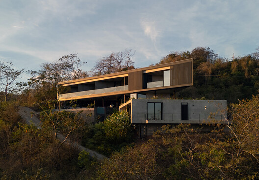 Casa Cinco 7 / QBO3 Arquitectos Casa Cinco 7 / QBO3 Arquitectos - Image 1 of 31