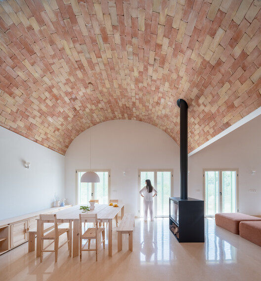 Casa Vereda / L'Aura Ortín Architecture for Happiness Casa Vereda / L'Aura Ortín Architecture for Happiness - Interior Photography, Brick, Beam