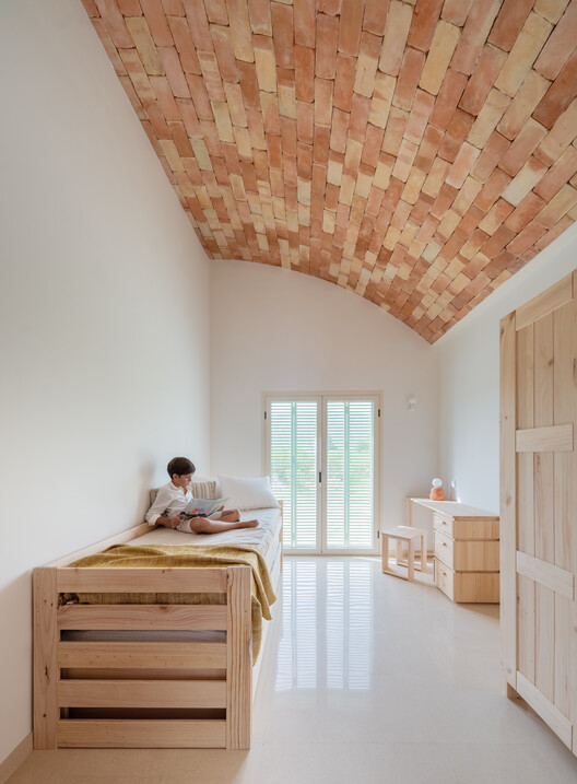 Casa Vereda / L'Aura Ortín Architecture for Happiness Casa Vereda / L'Aura Ortín Architecture for Happiness - Interior Photography, Wood, Lighting, Bedroom, Beam
