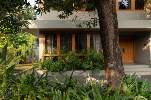 House Beyond the Mango Trees / inLe architects House Beyond the Mango Trees / inLe architects - Exterior Photography, Garden