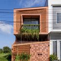 Climate, Density, and Spatial Layers: 18 Houses Shaping Contemporary Vietnamese Architecture - Image 3 of 4