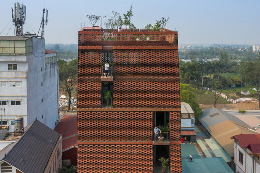 Climate, Density, and Spatial Layers: 18 Houses Shaping Contemporary Vietnamese Architecture - Image 2 of 19