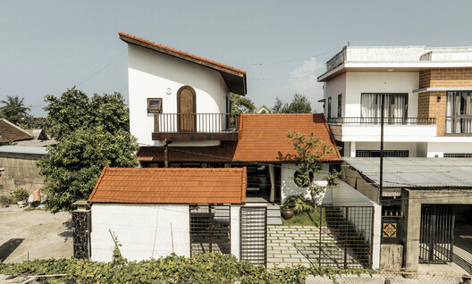 Climate, Density, and Spatial Layers: 18 Houses Shaping Contemporary Vietnamese Architecture - Image 16 of 19
