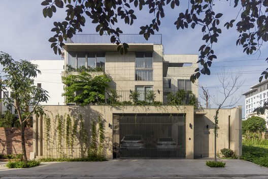 Climate, Density, and Spatial Layers: 18 Houses Shaping Contemporary Vietnamese Architecture - Image 6 of 19