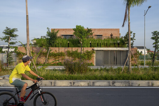 Climate, Density, and Spatial Layers: 18 Houses Shaping Contemporary Vietnamese Architecture - Image 19 of 19