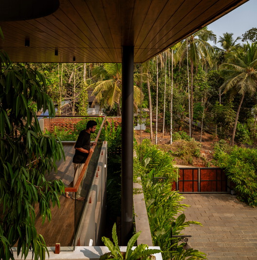 Bare Brick House / Yuuga Design Collective Bare Brick House / Yuuga Design Collective - Exterior Photography, Garden