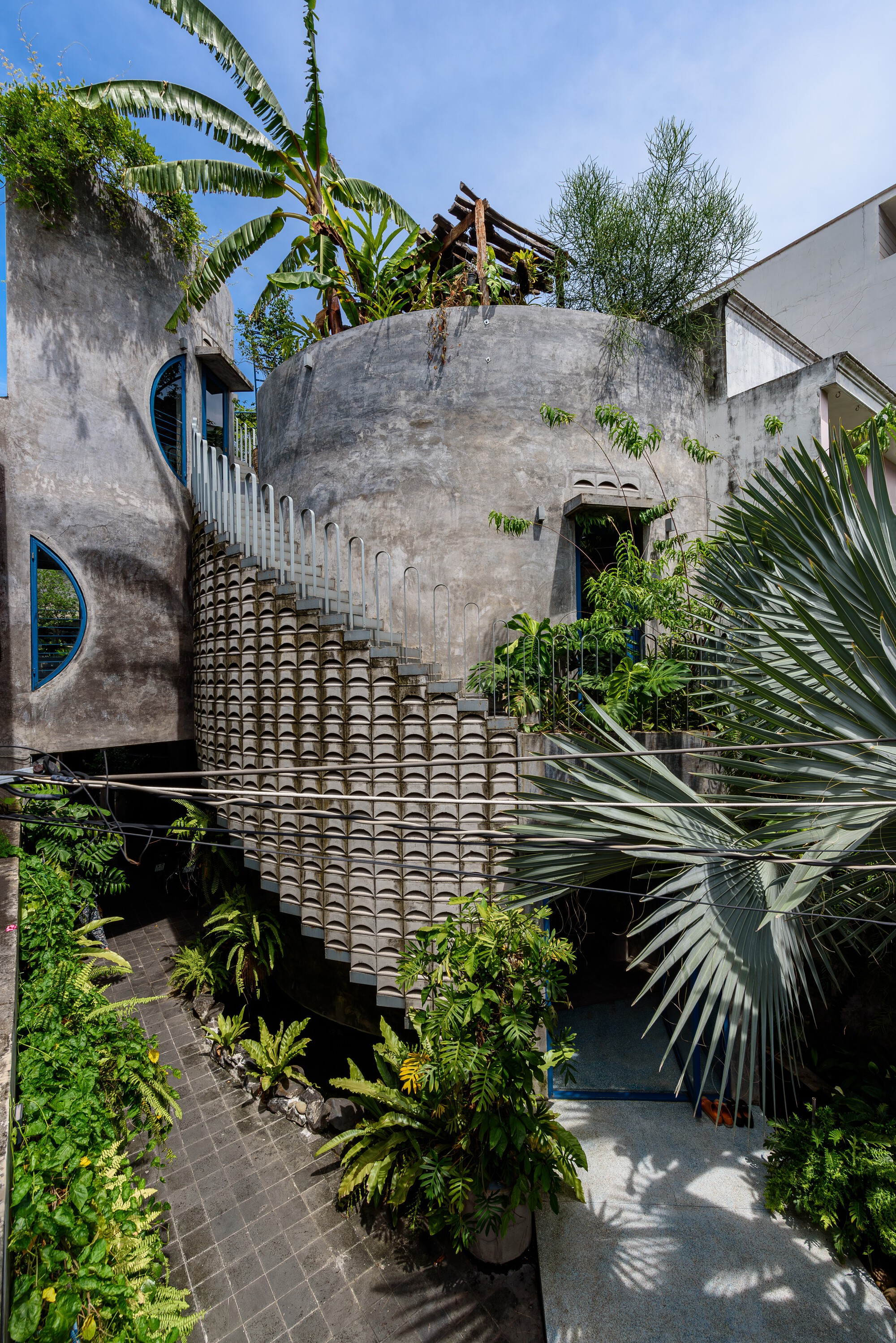 Dual-Family House / Khuon Studio