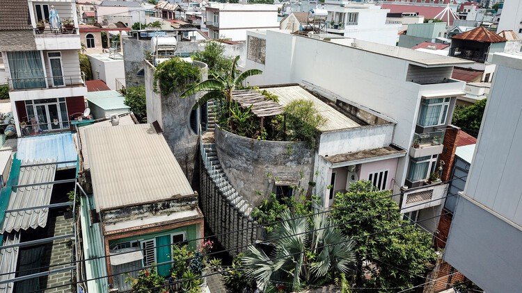 Casa Bifamiliar / Khuon Studio - Fotografía exterior, Balcón
