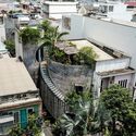 Casa Bifamiliar / Khuon Studio - Fotografía exterior, Casas, Balcón, Escaleras