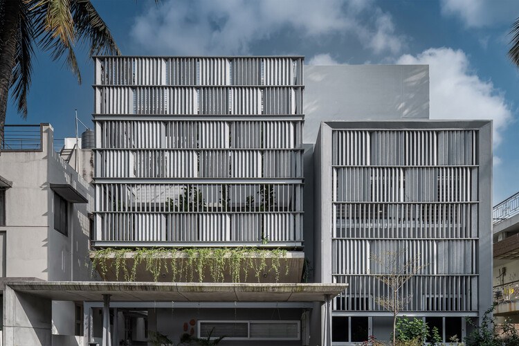 Residência Kian / Kamat & Rozario Architecture - Casas