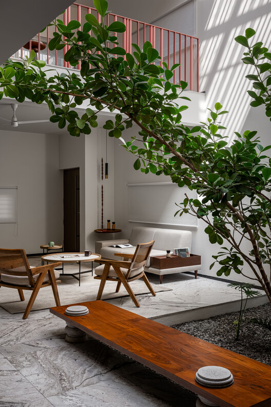 Kian Residence / Kamat & Rozario Architecture - Image 3 of 23