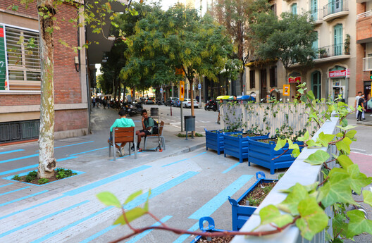 Designing the In-Between: From Tactical Interventions to Urban Policy in Barcelona Designing the In-Between: From Tactical Interventions to Urban Policy in Barcelona - Image 19 of 22