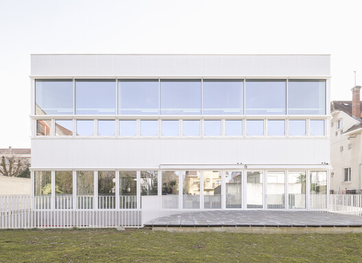 TOUR / GENS TOUR / GENS - Exterior Photography