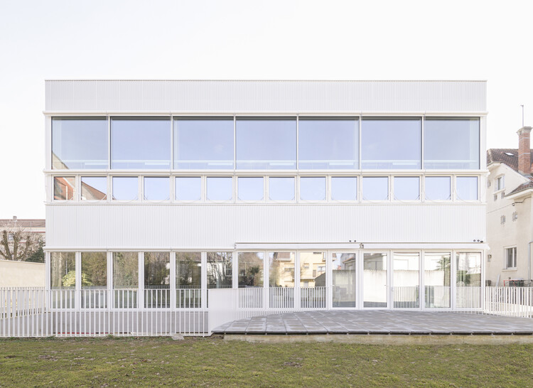 TOUR / GENS - Exterior Photography, Offices Interiors
