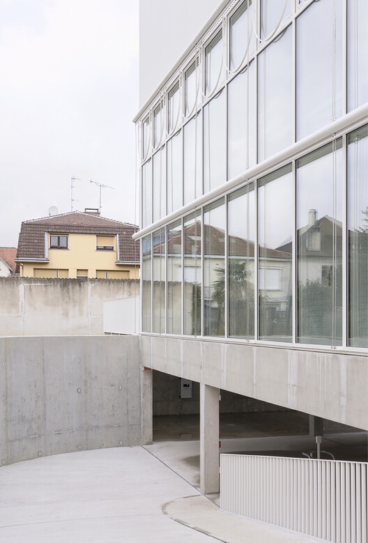 TOUR / GENS TOUR / GENS - Exterior Photography, Concrete